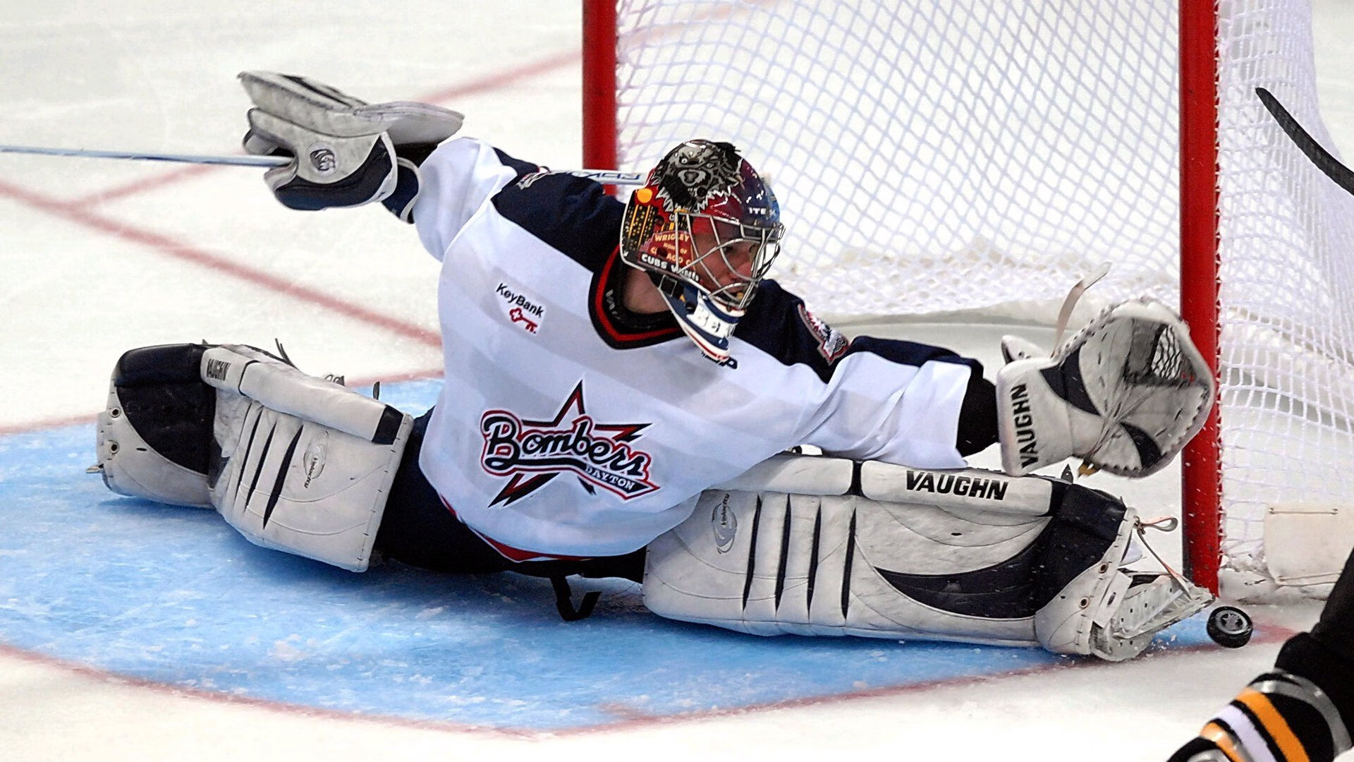 _极限冲浪：在浪尖挑战自我_，22岁玩极限冲浪淹死在海里